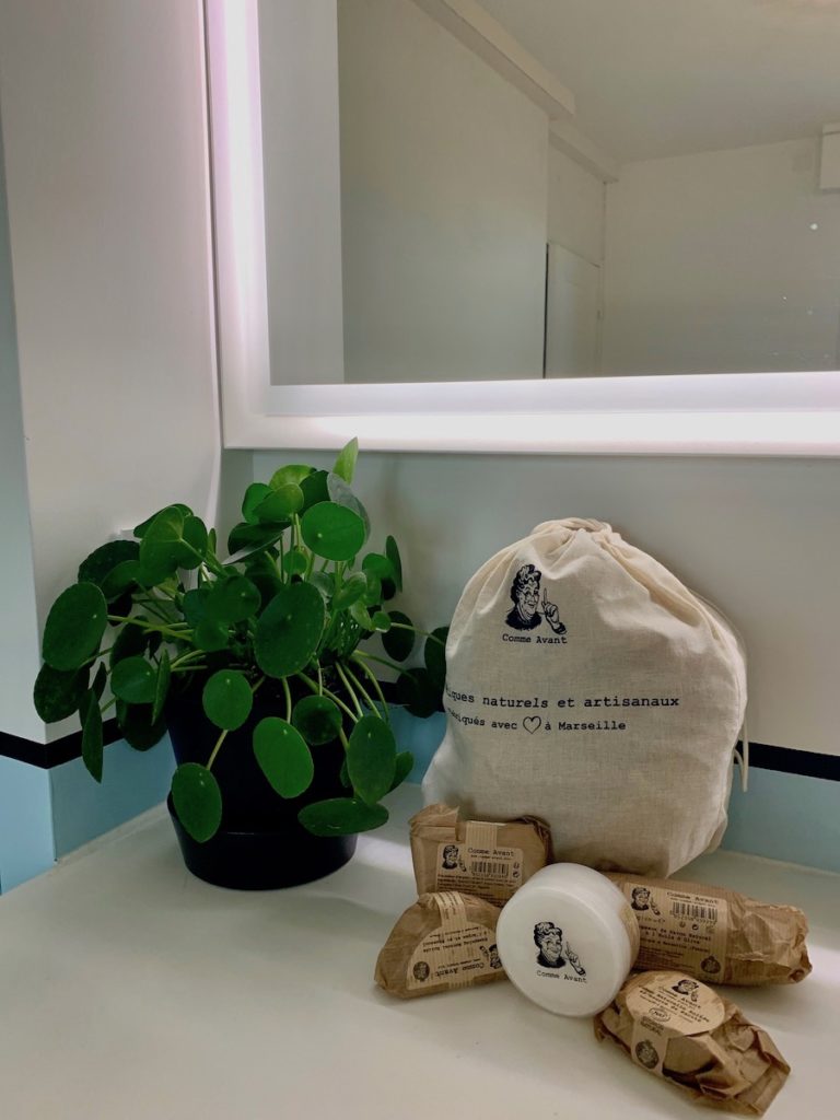 produits cosmétiques bio coffret comme avant naturel plante verte piléa clematc