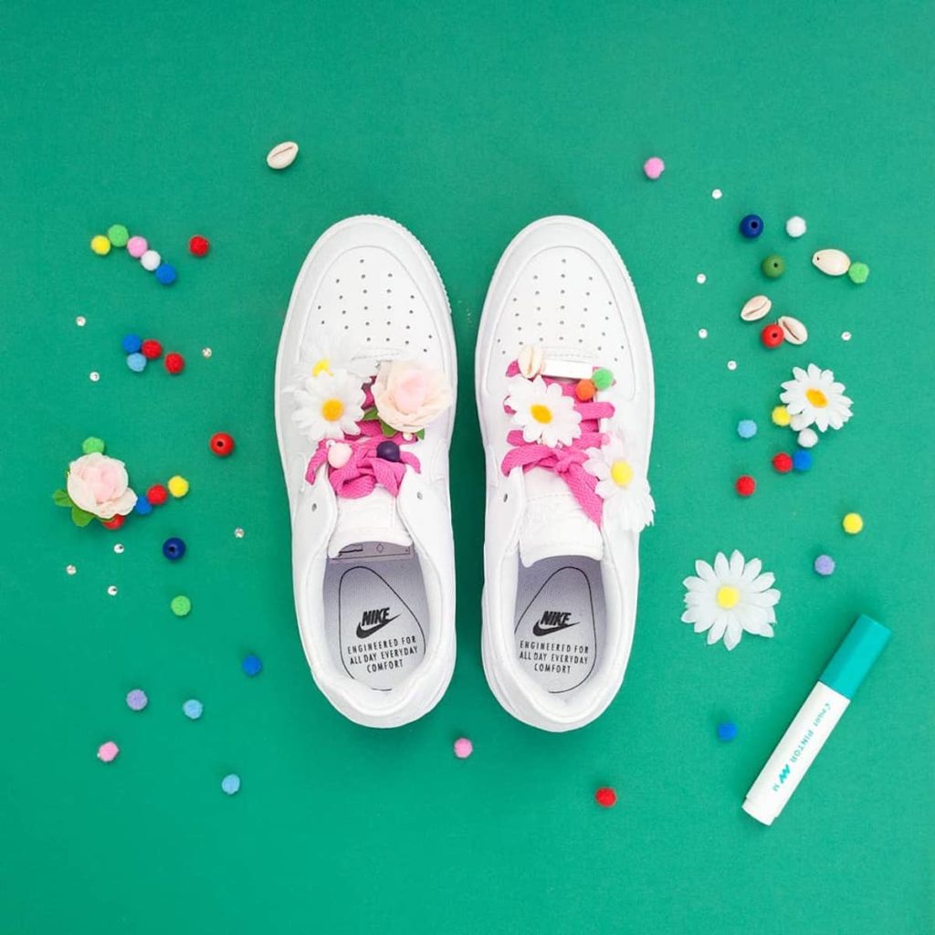 Pâquerettes lacet nike chaussures coquillage perle déco customiser - blog déco - clemaroundthecorner