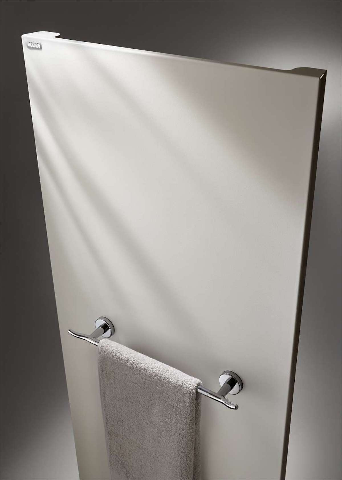 chauffage électrique salle de bain porte serviette design - blog déco - clemaroundthecorner