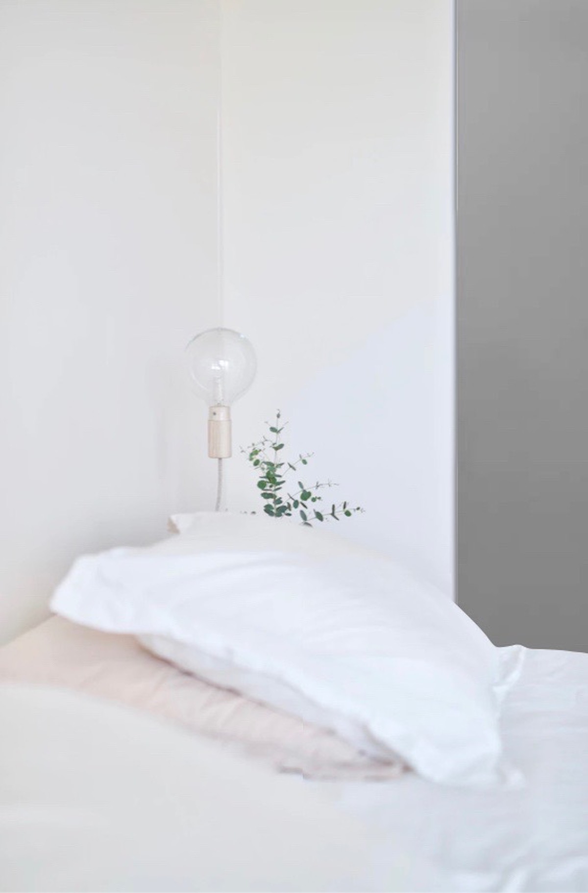 chambre chauffée avec radiateur électrique acova chambre minimaliste tendance - blog déco - clemaroundthecorner