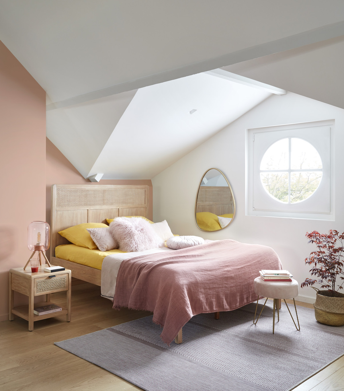 chambre vieux rose jaune moutarde tête de lit cannage - blog decoration clemaroundthecorner