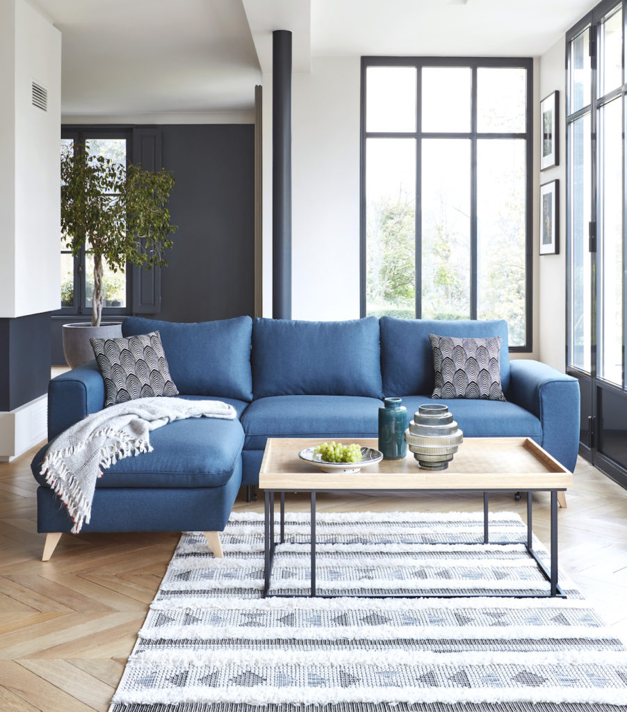 salon style atelier loft verriere canapé bleu canard - blog déco - clem around the corner