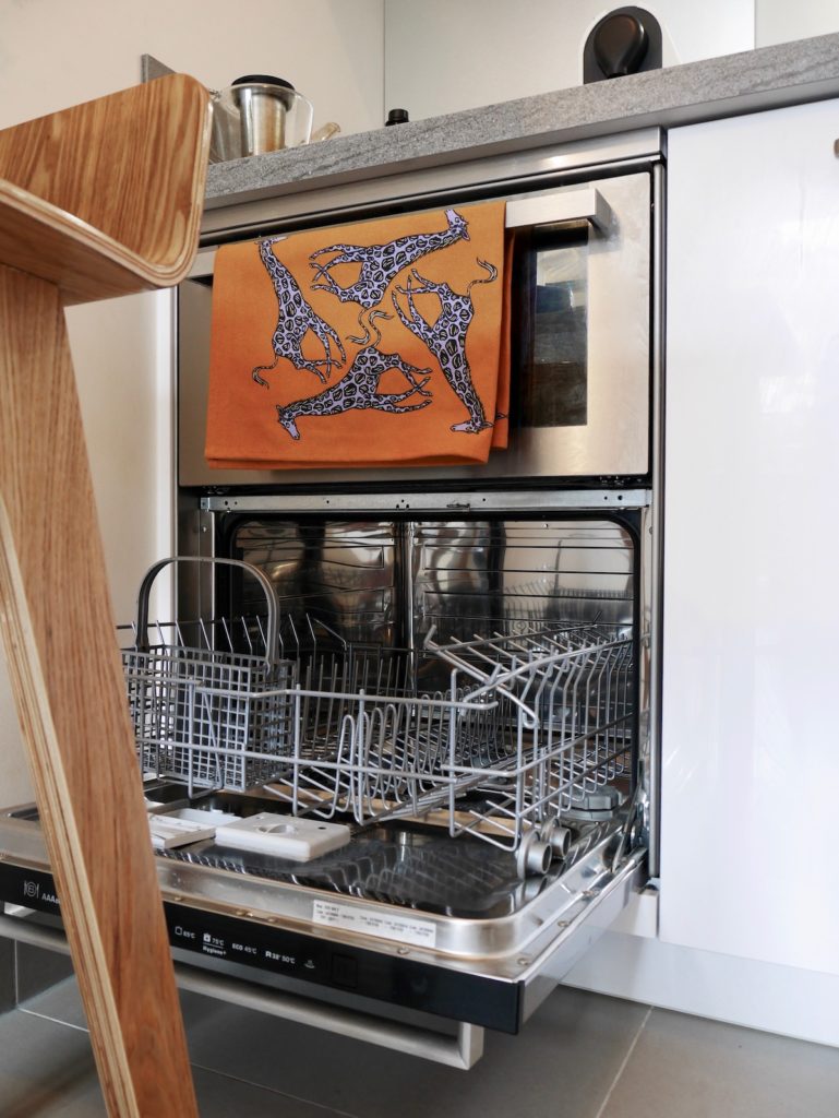 mini lave vaisselle design chrome appartement étudiant kitchenette moderne