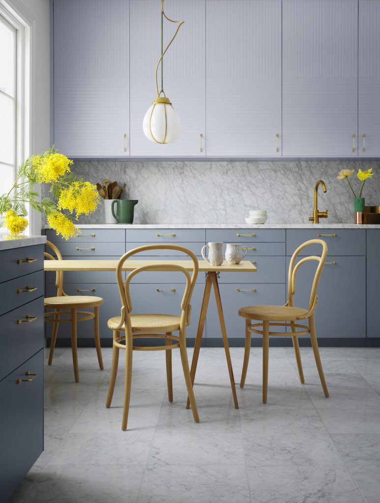 cuisine bi-colore gris mauve gris bleu style scandinave lumineuse