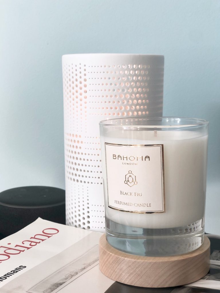 rentrée slow living déco chambre mur peinture noir bougie bahoma figue noire lampe photophore porcelaine tube troue ajouré