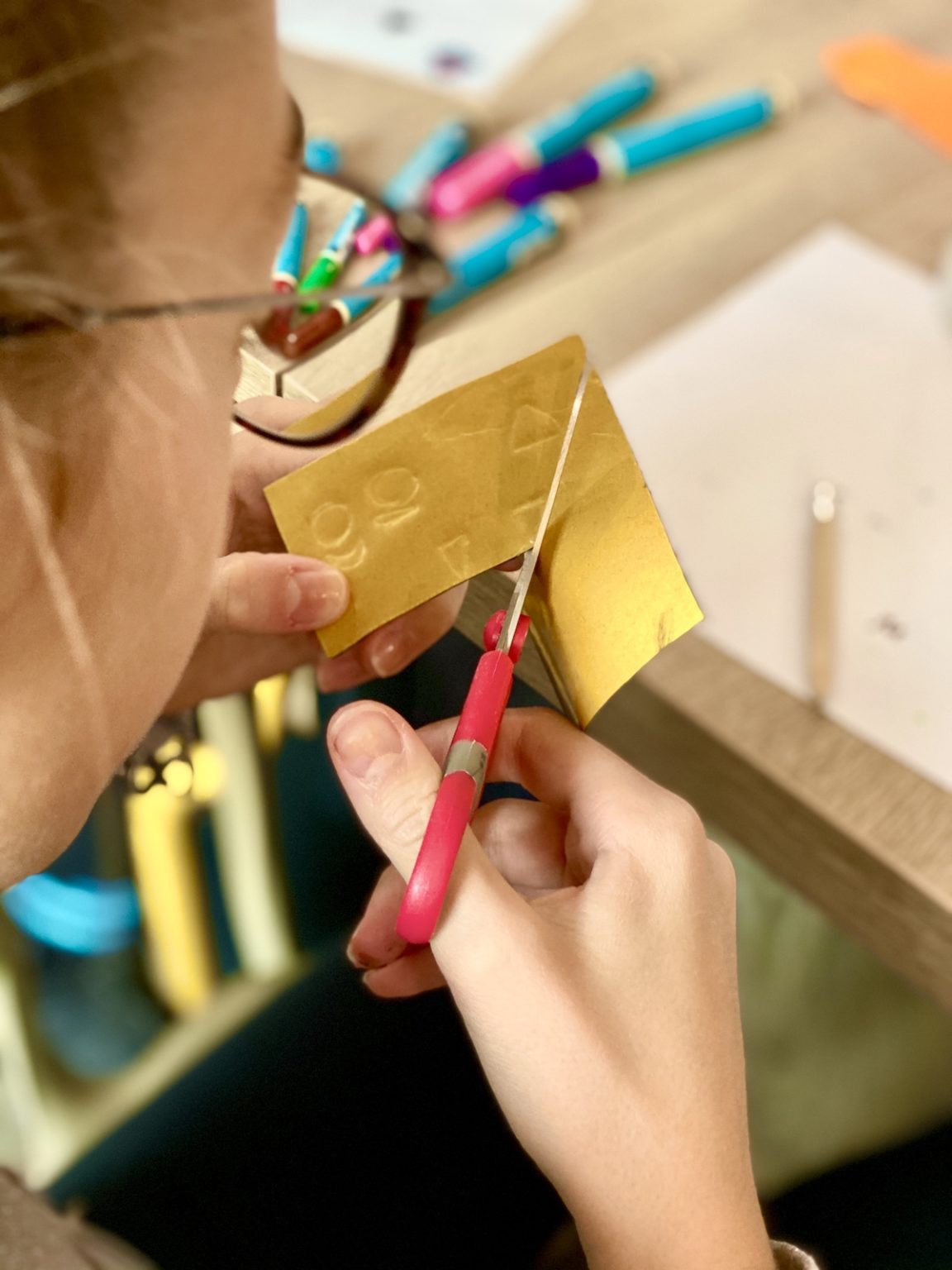 découpage feutrine autocollante activité bricolage élève école primaire