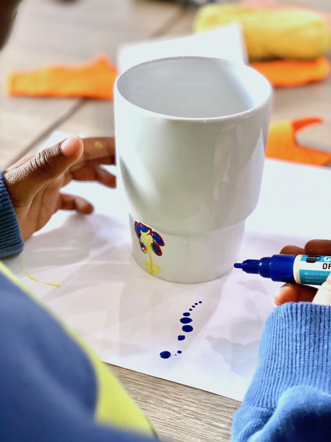 dessin sur porcelaine tasse enfant maternelle feutre