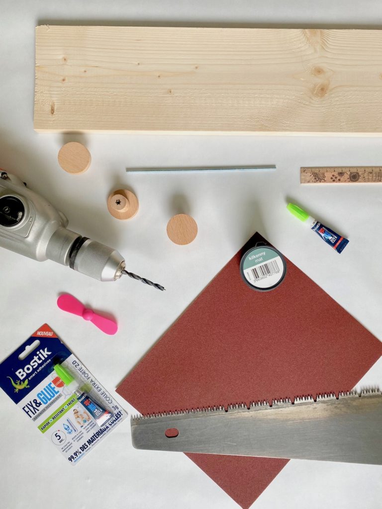 matériel nécessaire pour fabriquer meuble enfant étagère avion chambre bébé décoration intérieure