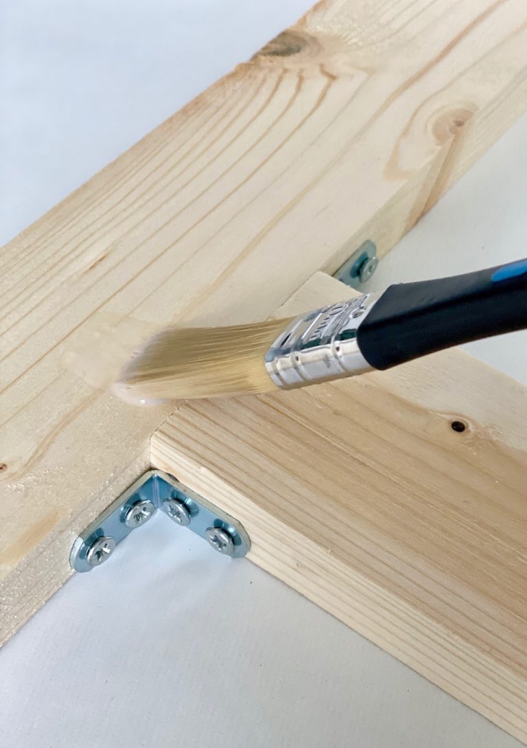 pose vernis incolore bois étagère animal chat à faire soi-même