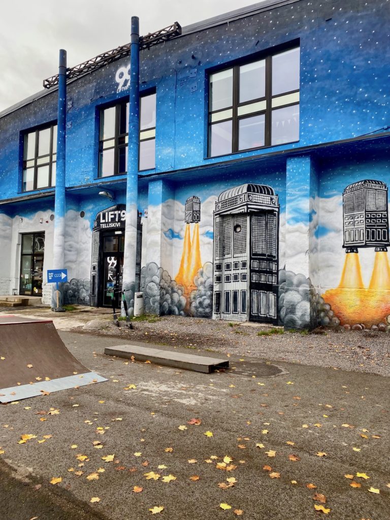 streetart Tallinn creative city espace fusée space blog deco voyage clem around the corner