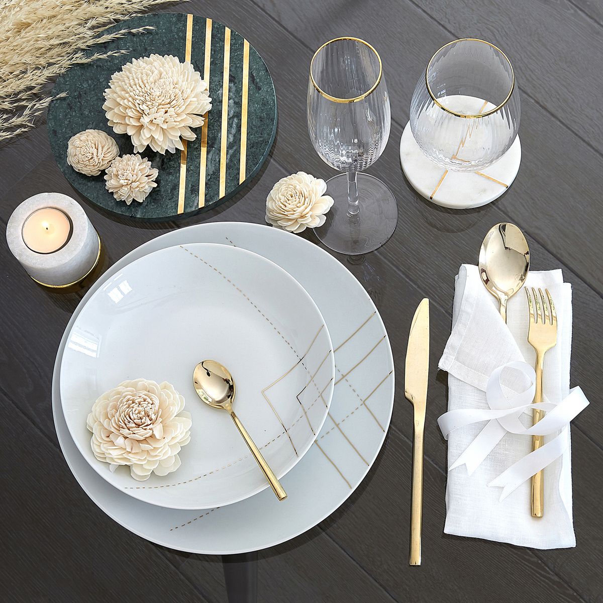 assiette raffinée élégante dorée bougie table bois déco champêtre