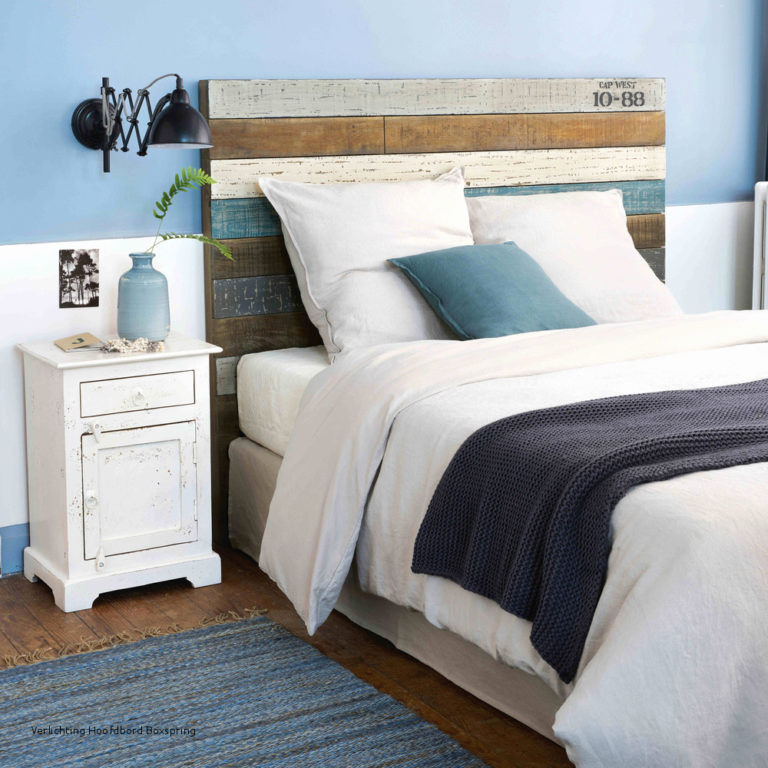 chambre bois latte bleu blanc marron effet délavé décoration marine bord de mer