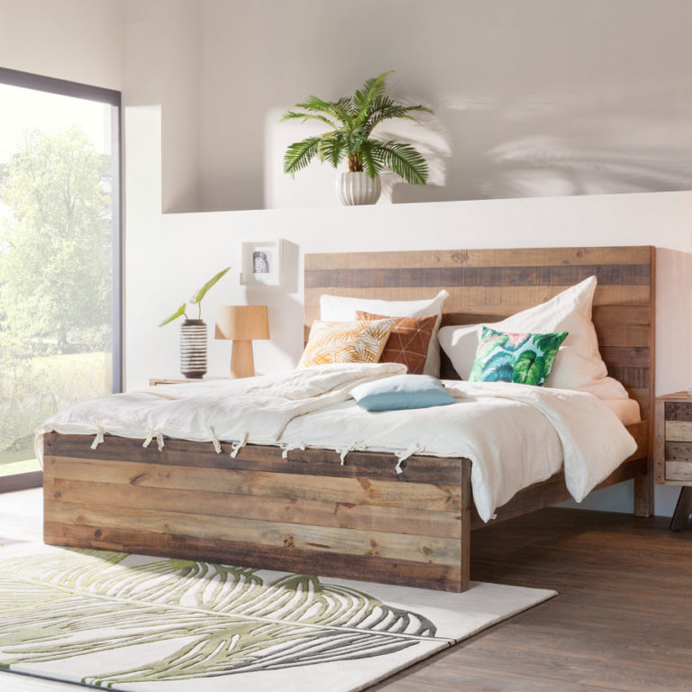 lit bois lamé massif déco exotique plante verte tapis de sol