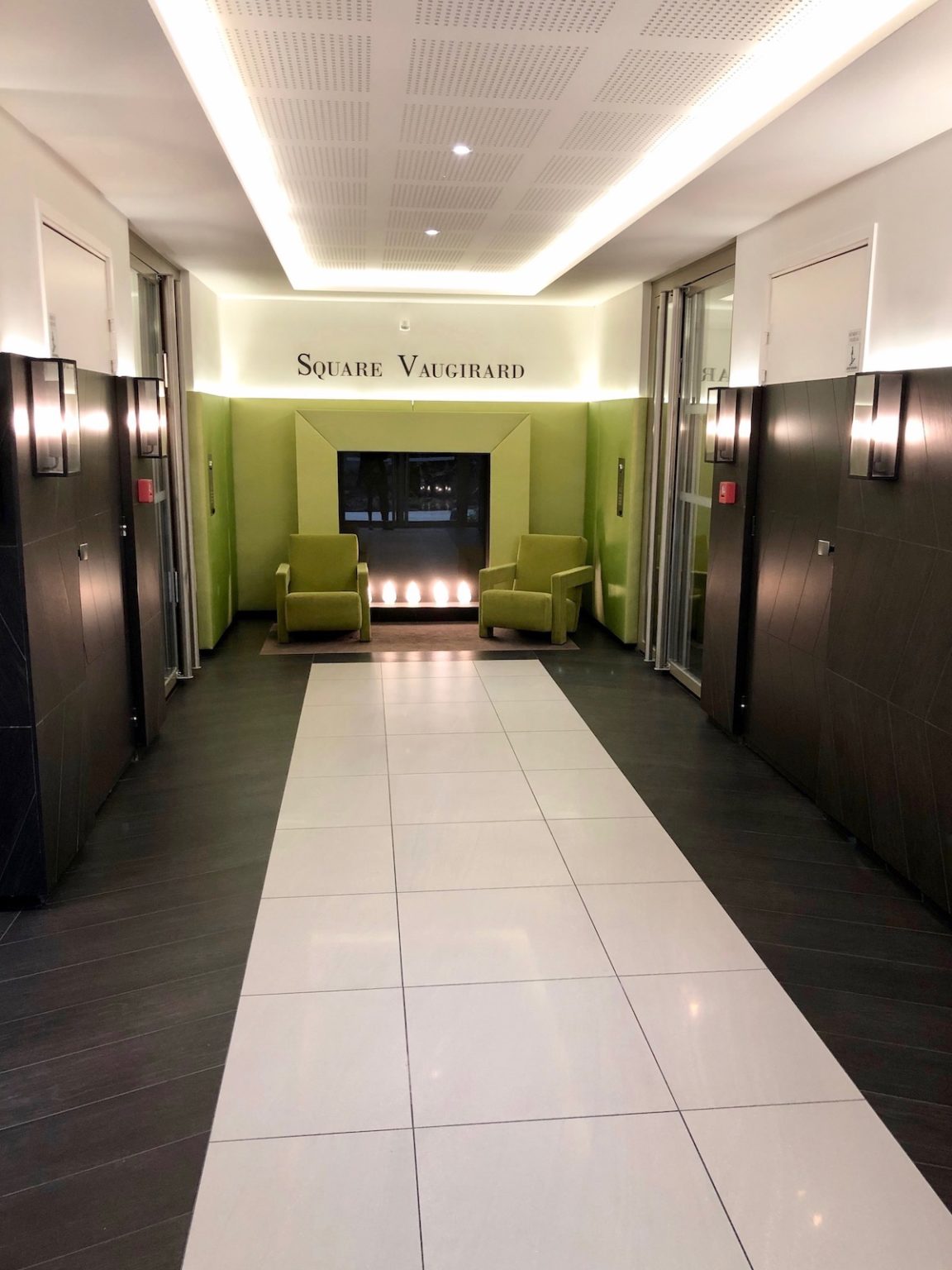square vaugirard résidence cogedim parties communes haut de gamme noir blanc vert lobby