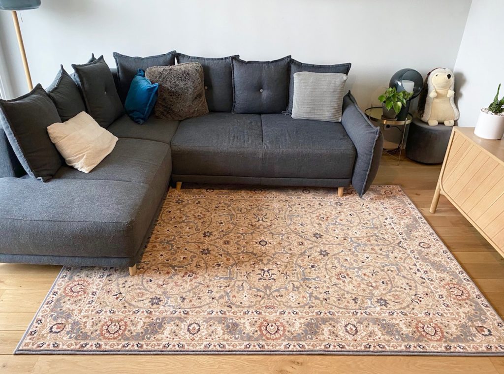 tapis moldave en laine pas cher grand salon beige rose design