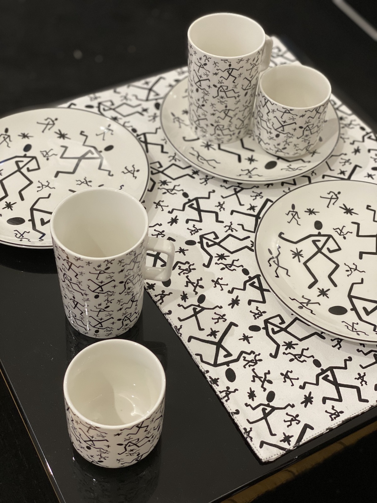 vaisselles motifs graphiques noir et blanc jain monop tasse assiette - blog déco - clematc