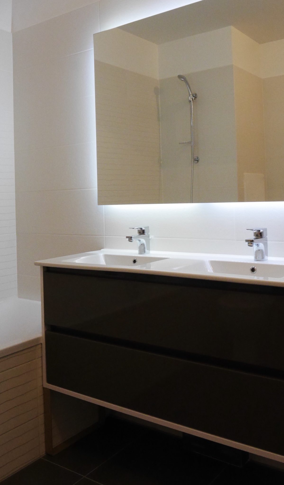 idylle salle de bain noir blanche beige moderne cogedim