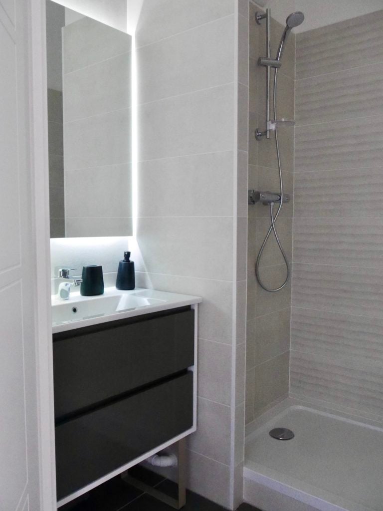 salle de bain aménagement douche italienne 3m2 grise