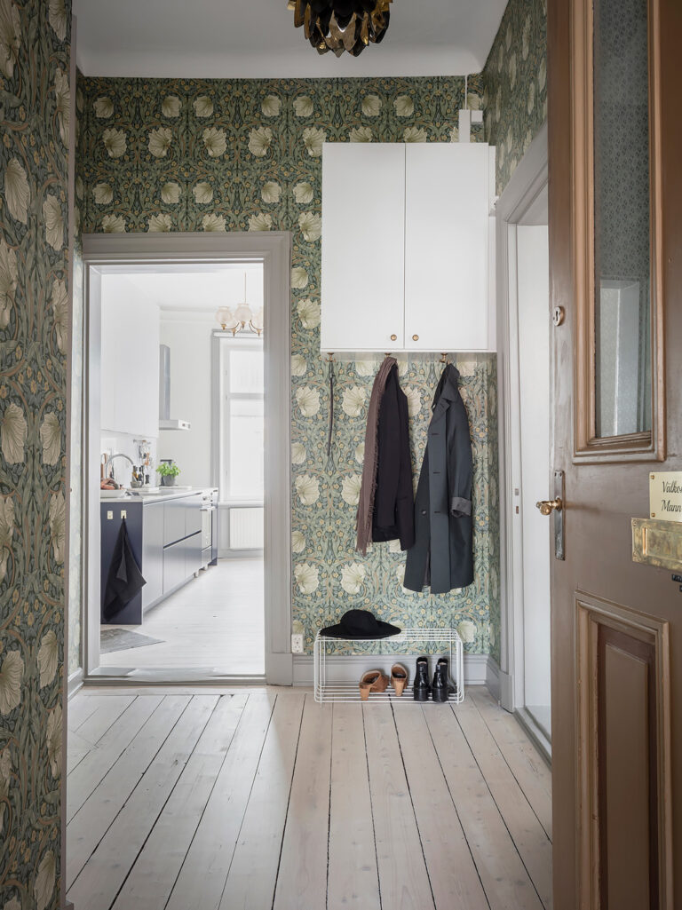 blog clematc papier peint floral tons verts hall d'entrée