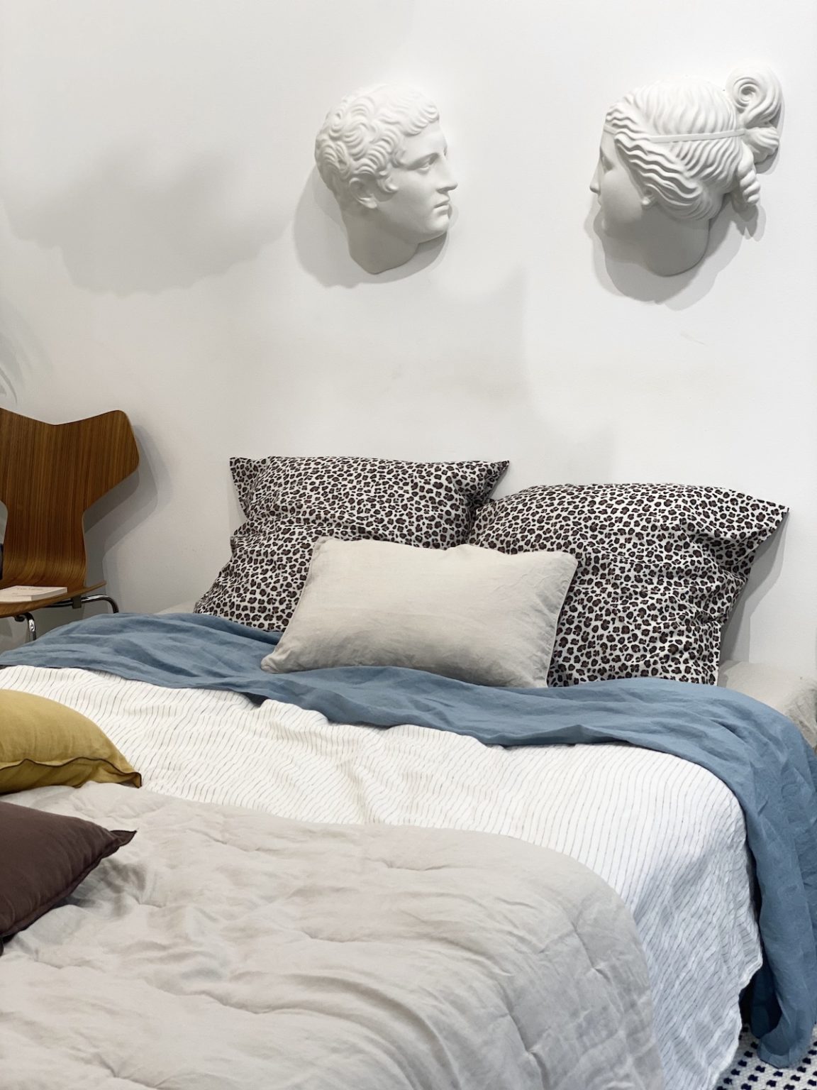chambre décoration murale visage statue grecque design blog clemaroundthecorner