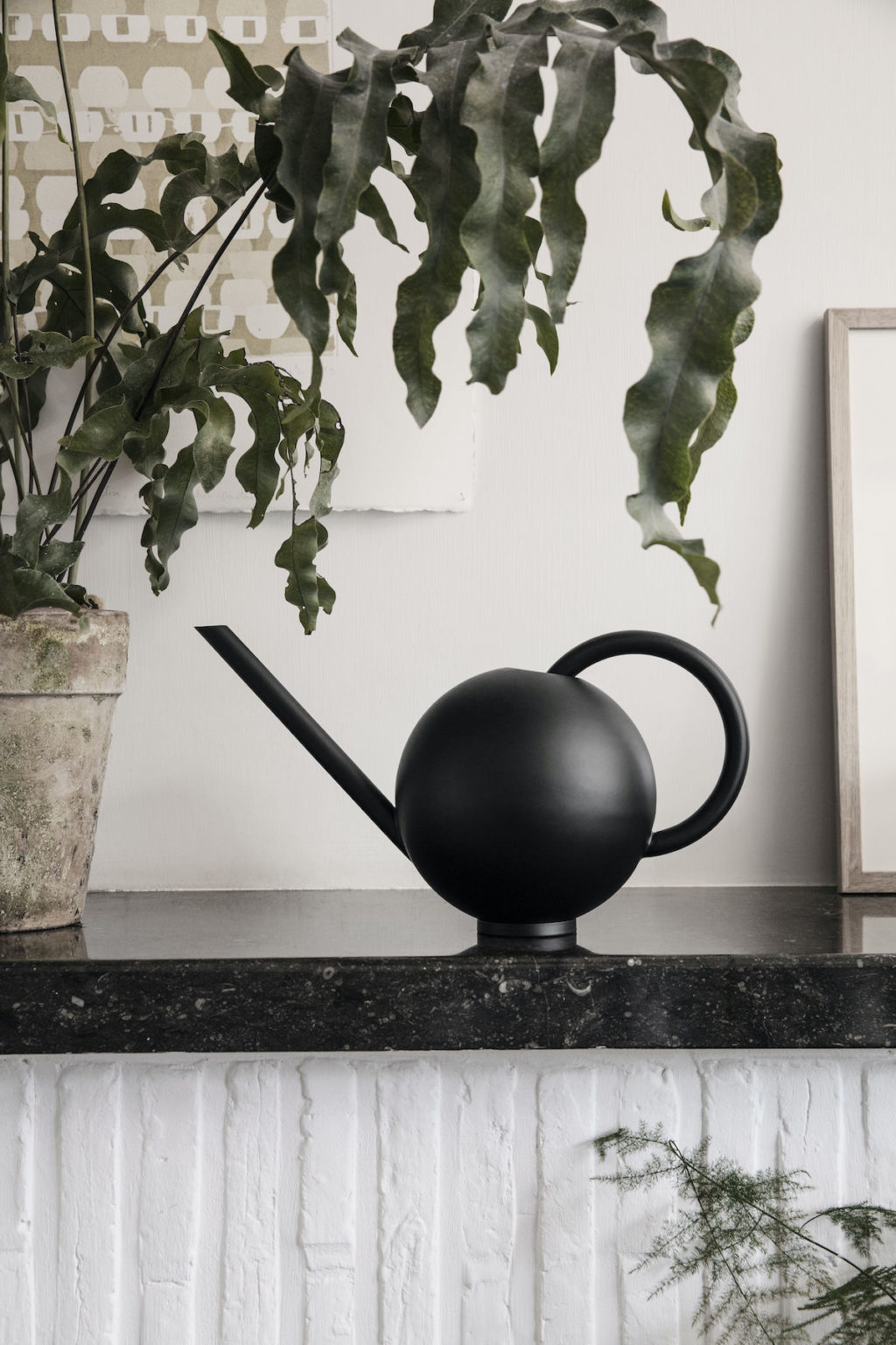 mini petit arrosoir intérieur déco décoratif design noir rond mariage de table