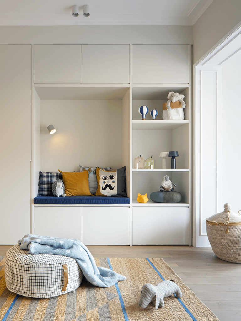 chambre enfant placard coin lecture encastré appartement Eixample