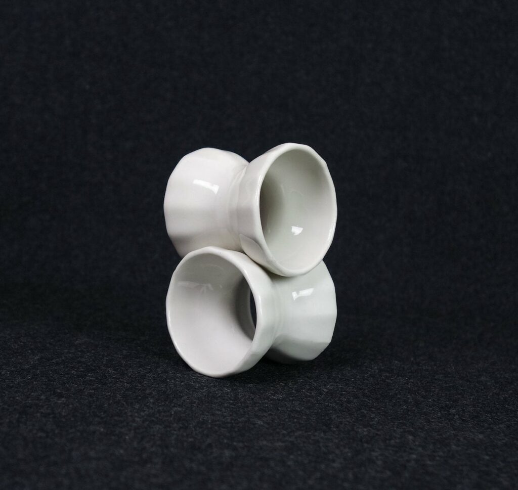 coquetier porcelaine blanc vintage pour déjeuner petit déjeuner diner