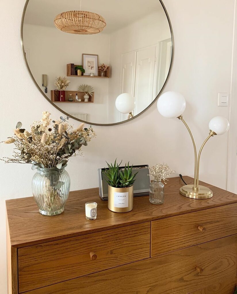 homebyauriane comment aménager petite entrée commode lampe dorée boule verre fumé