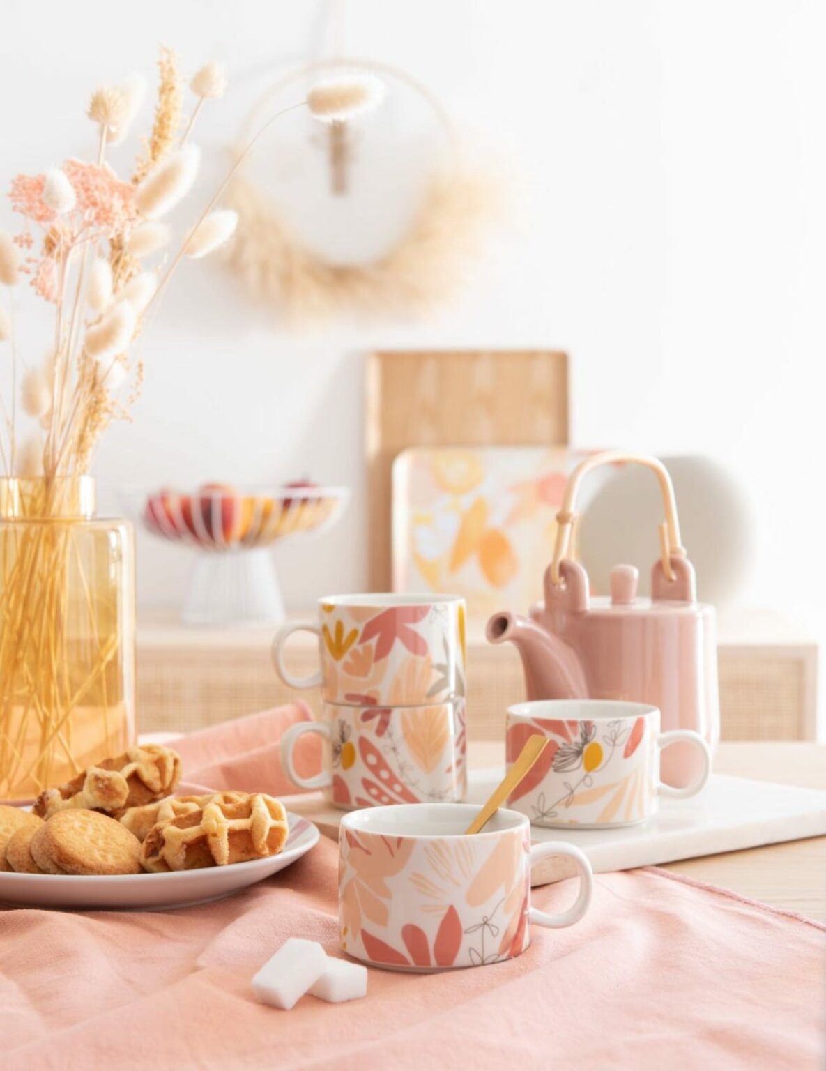 nouvelle collection maisons du monde tasse en faience blanche rose jaune fleur