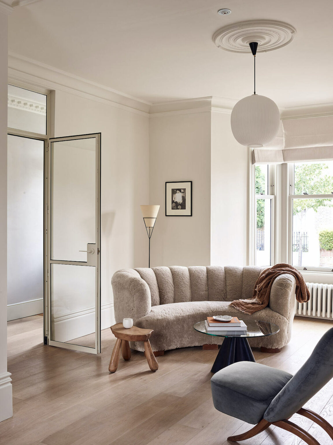 salon canapé demi lune cercle arrondi habitat de la capitale anglaise