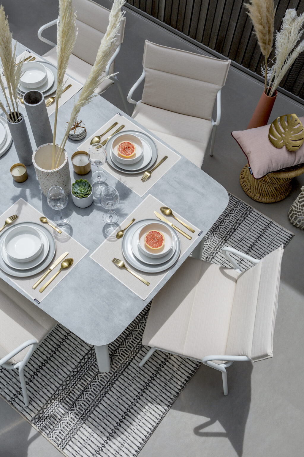 table repas jardin terrasse plateau imitation béton - blog déco - clem around the corner