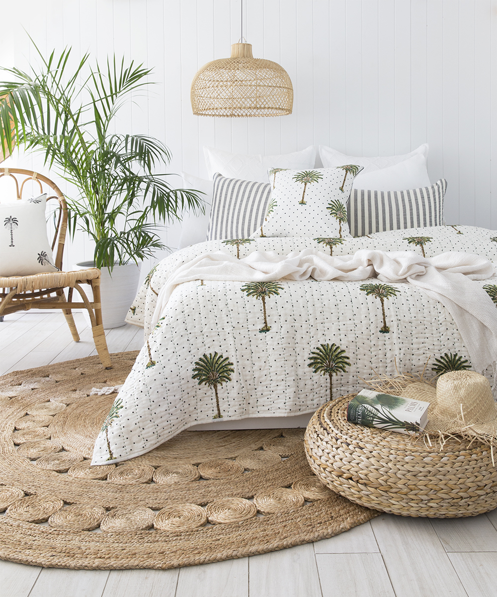 chambre déco intérieure parquet bois blanc tapis rond osier style végétal et urban jungle