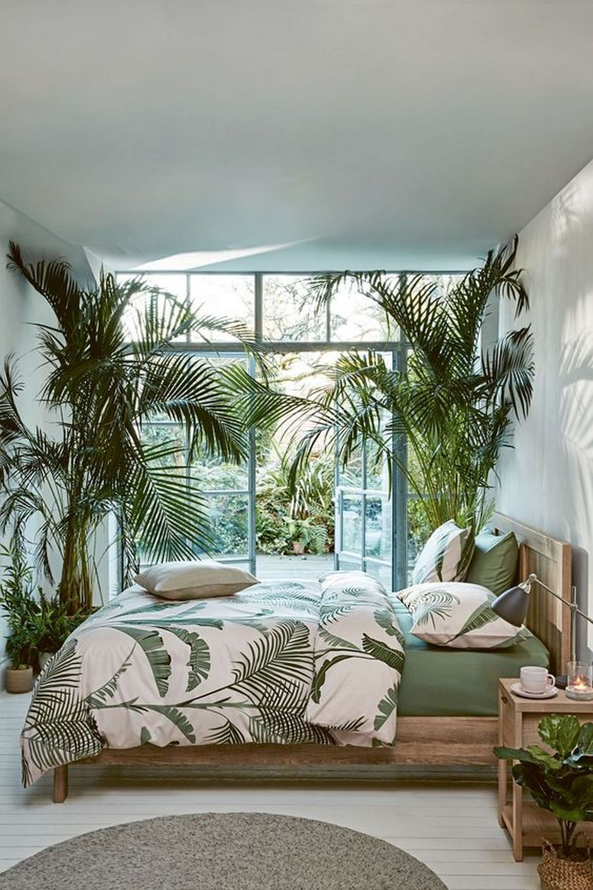 chambre déco végétale naturelle porte vitrée lit en bois