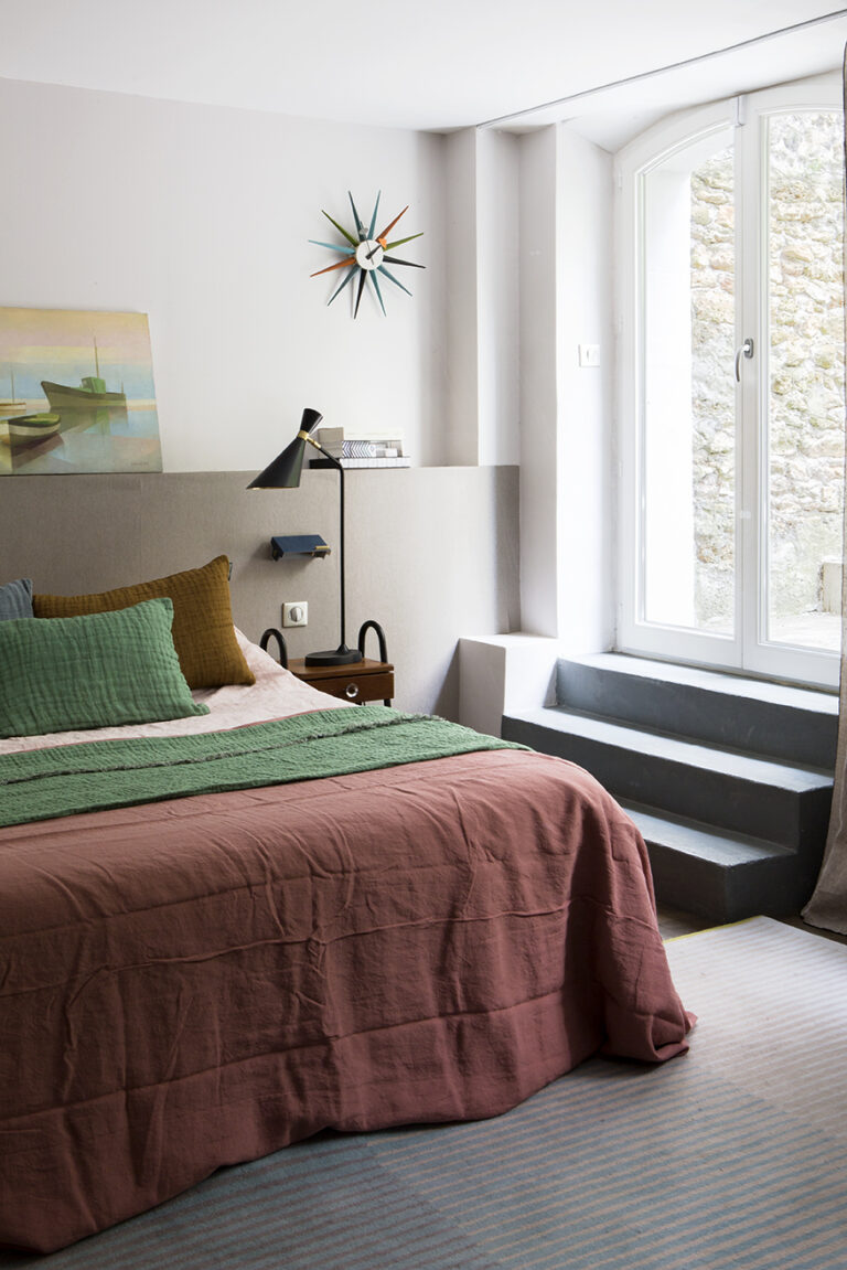 chambre souplex design draps en lin terracotta housse couette verte prairie