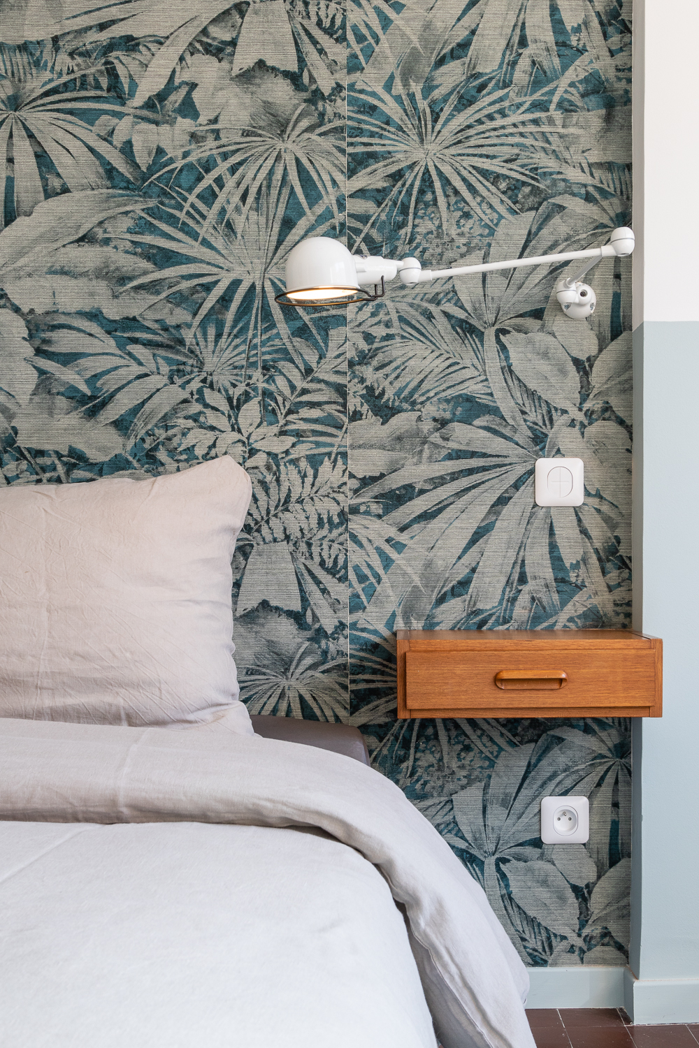 chambre tête de lit diy papier-peint vintage jungle applique jieldé