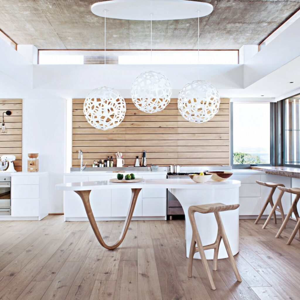 cuisine minimaliste bois ilot central original arrondi parquet - blog déco - clem around the corner