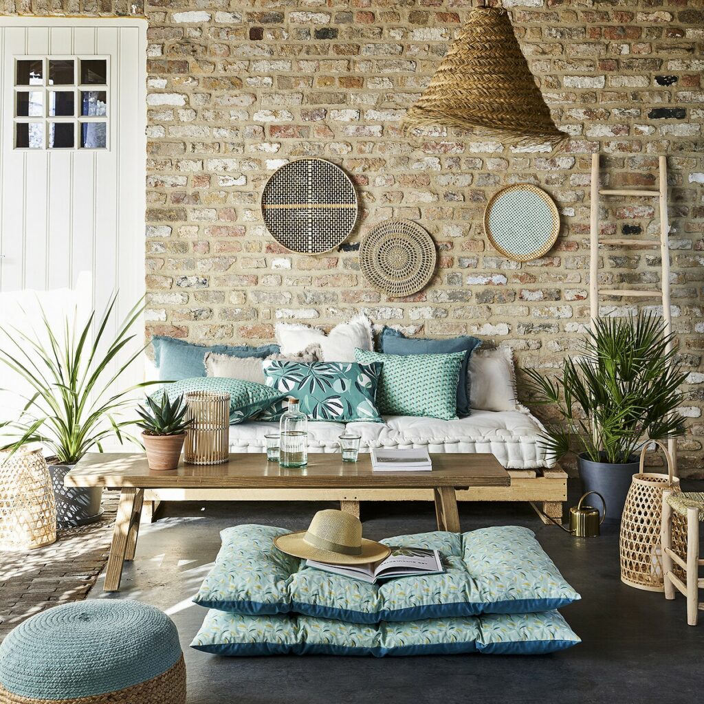 jardin bohème maison cour terrasse chic ethnique motif matelas sol tatamis mural