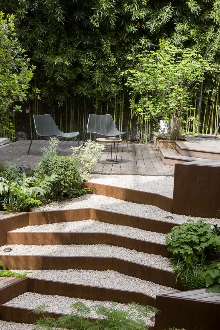 jardin zen paris gravier cailloux marbre pierre bois bambou fougère clem around the corner