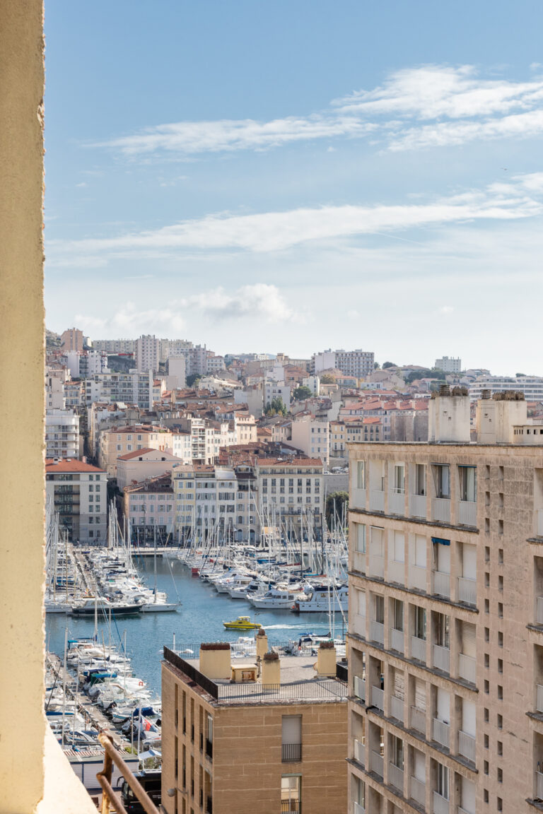 Marseille tourisme architecture Fernand Pouillon vieux port tourelle immeuble 50s