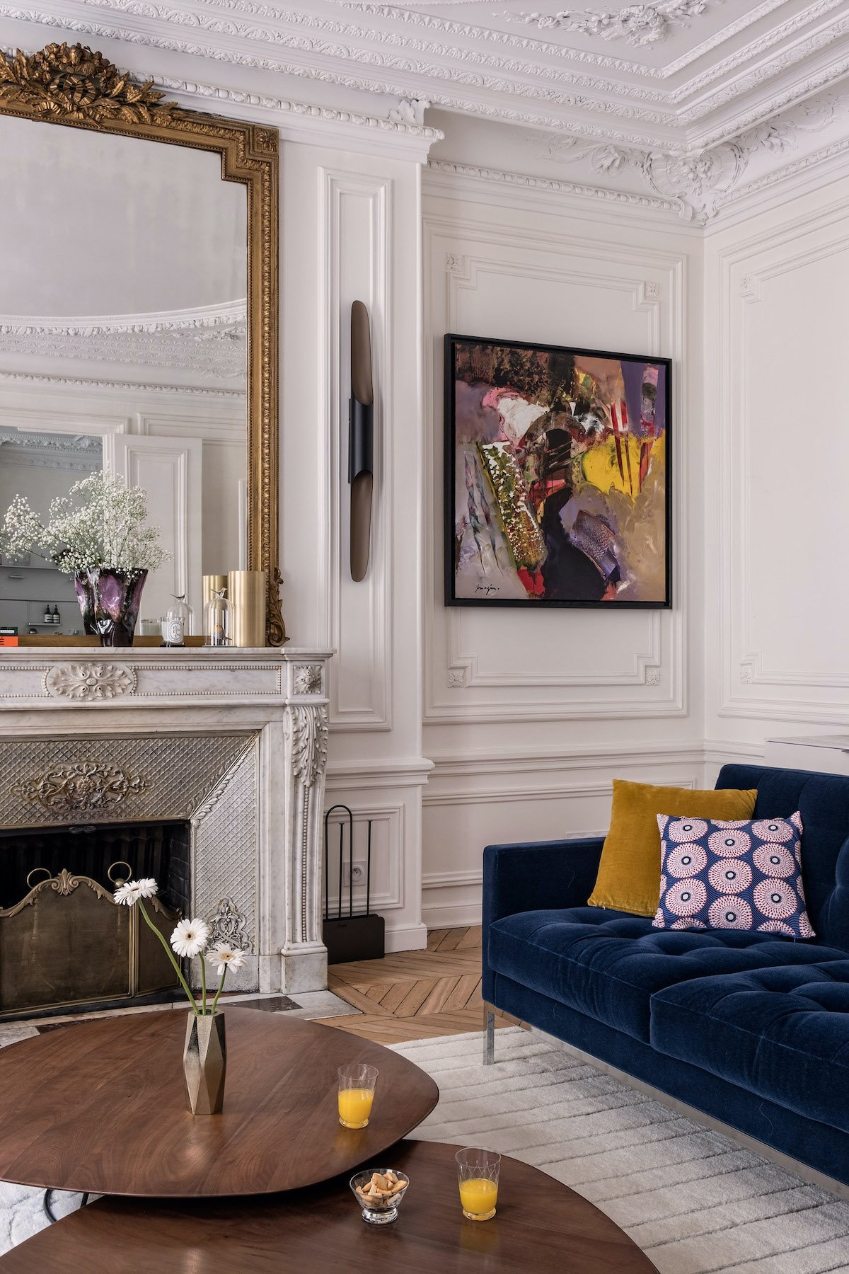 comment aménager appartement paris haussmann salon traditionnel moulure cheminée marbre