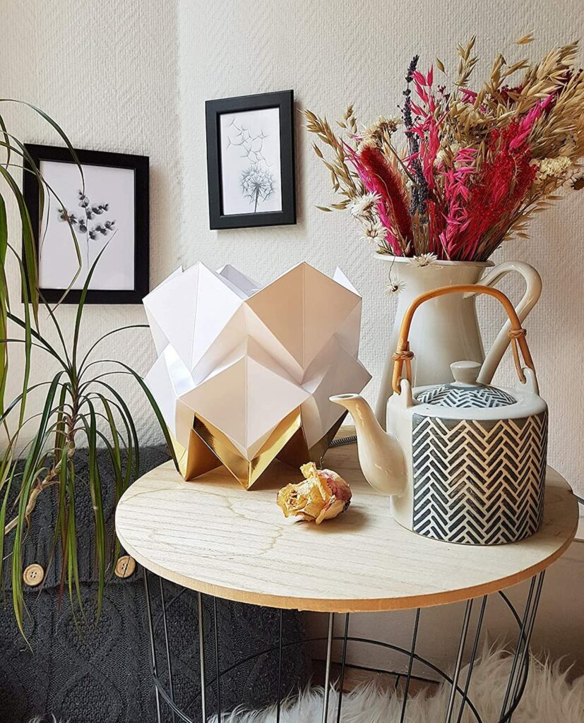 lampe de table papier blanc or table basse corbeille théière