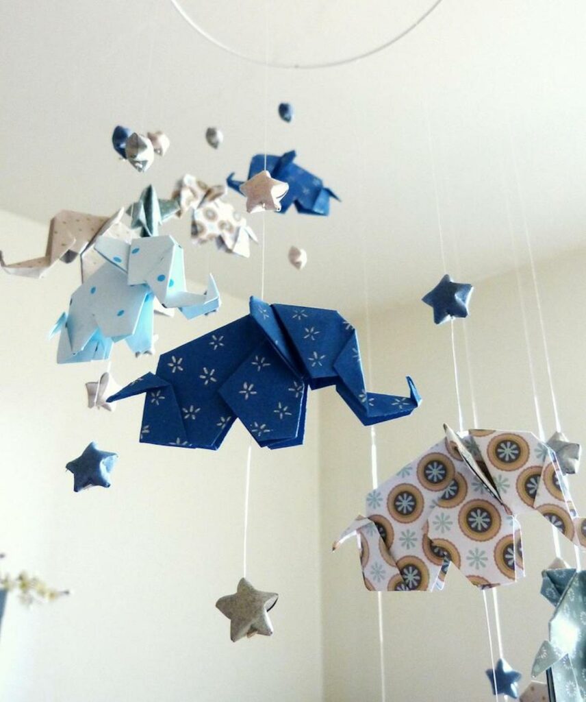 mobile bébé origami éléphants bleu motifs chambre nourrisson - blog - clemaroundthecorner