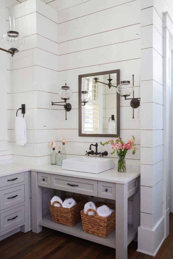 salle de bain gris perle sol parquet déco intérieure vintage clematc