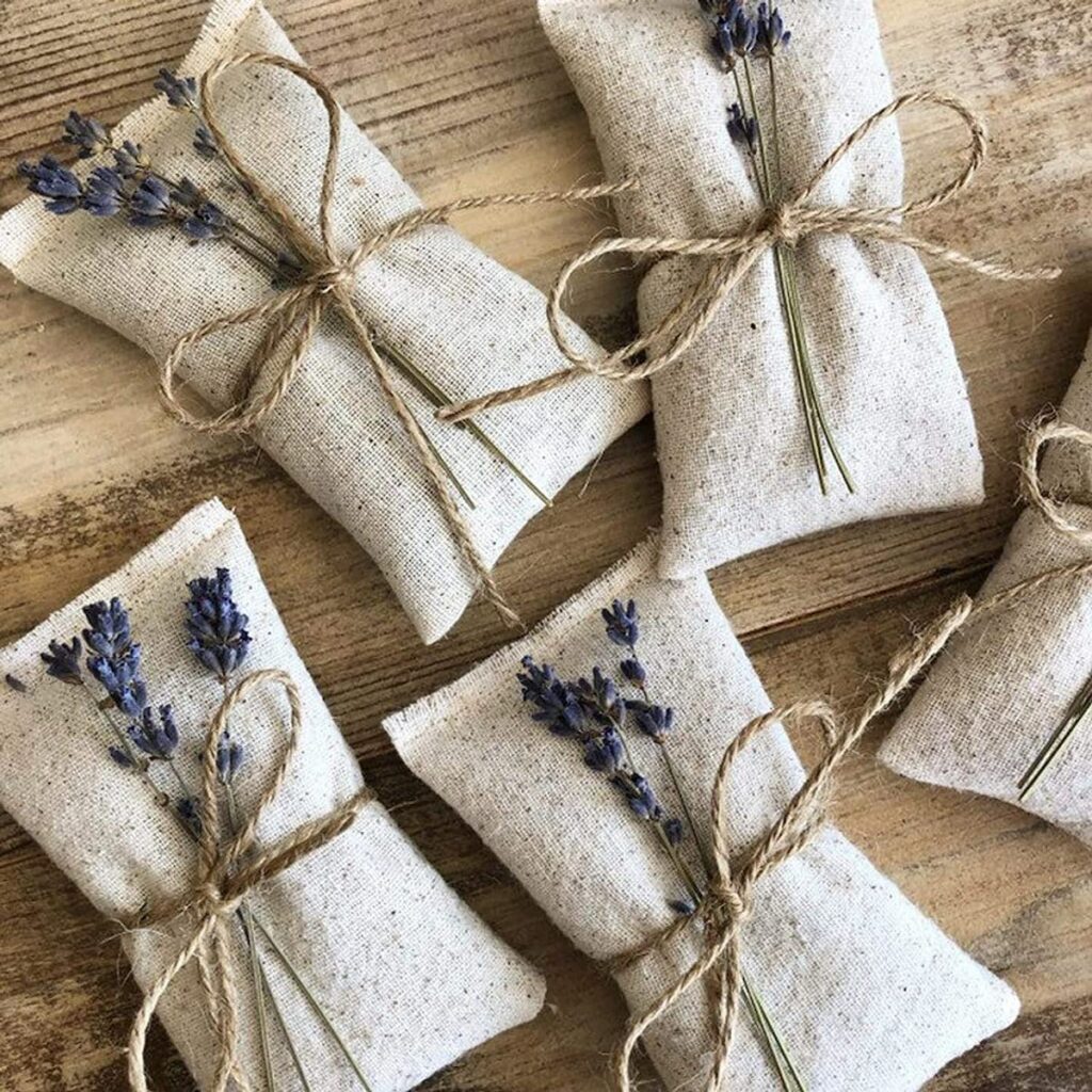 sachet ballotin en coton de lavande ficelle naturelle déco intérieure idée cadeau clematc