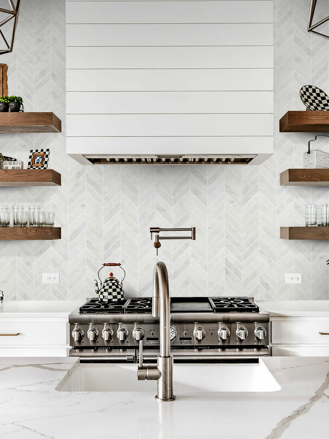 cuisine lumineuse marbre blanc étagère bois brut blog déco