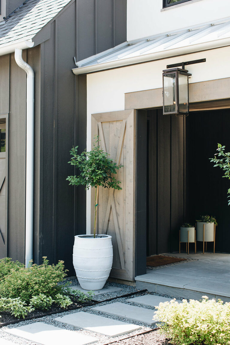 décoration extérieur sentier plaque dalle marbre gravier