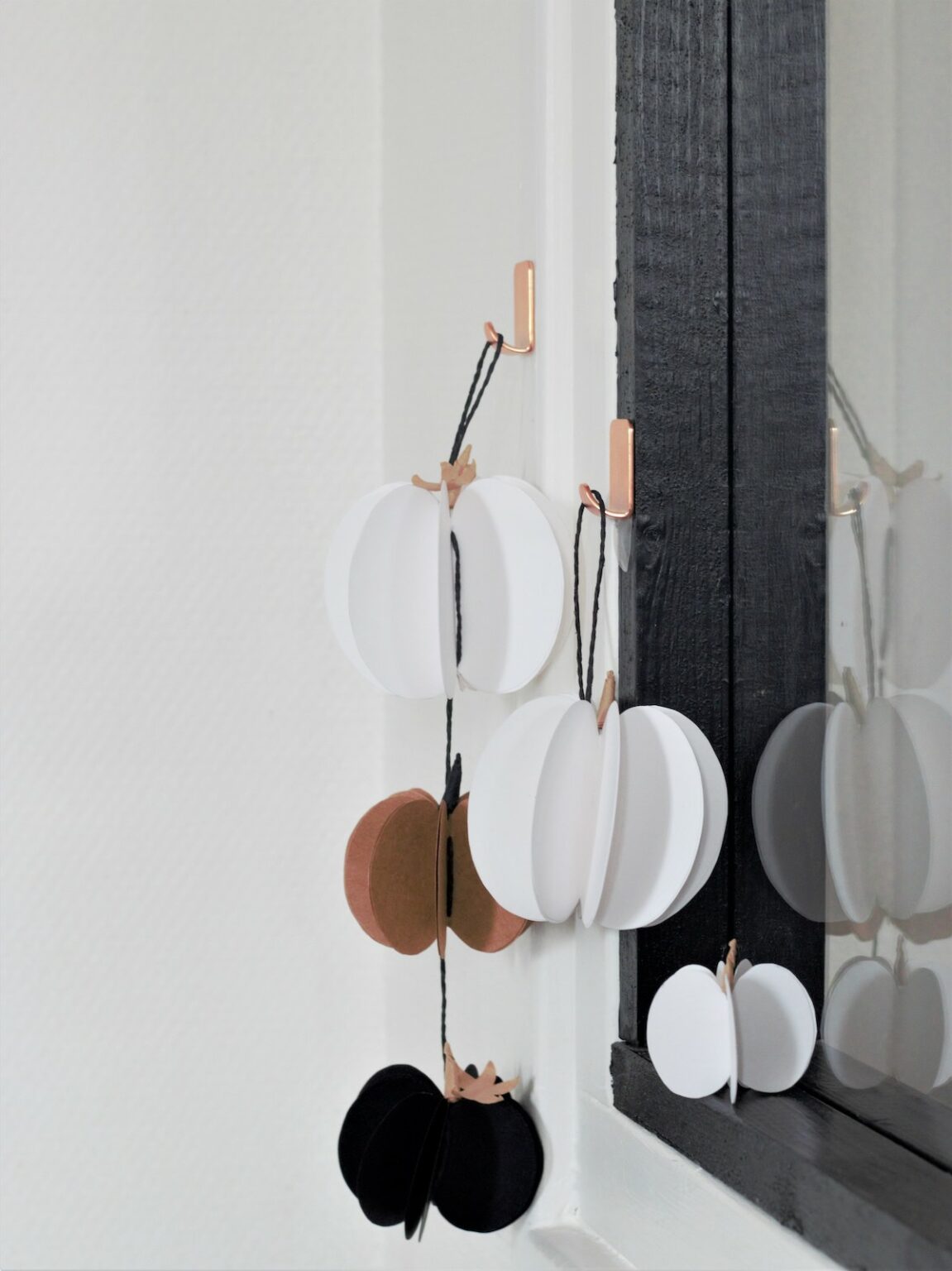 guirlande halloween à faire soi-même déco en papier pour décorer miroir
