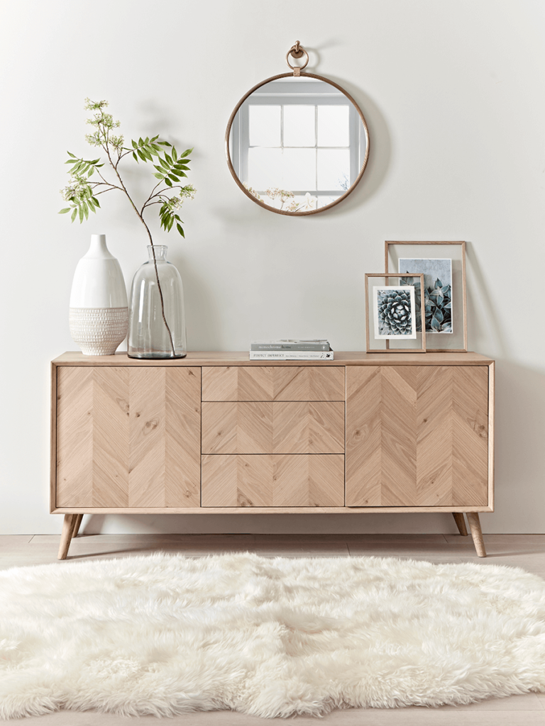 meuble bois chevron style scandinave tapis fourrure blanche