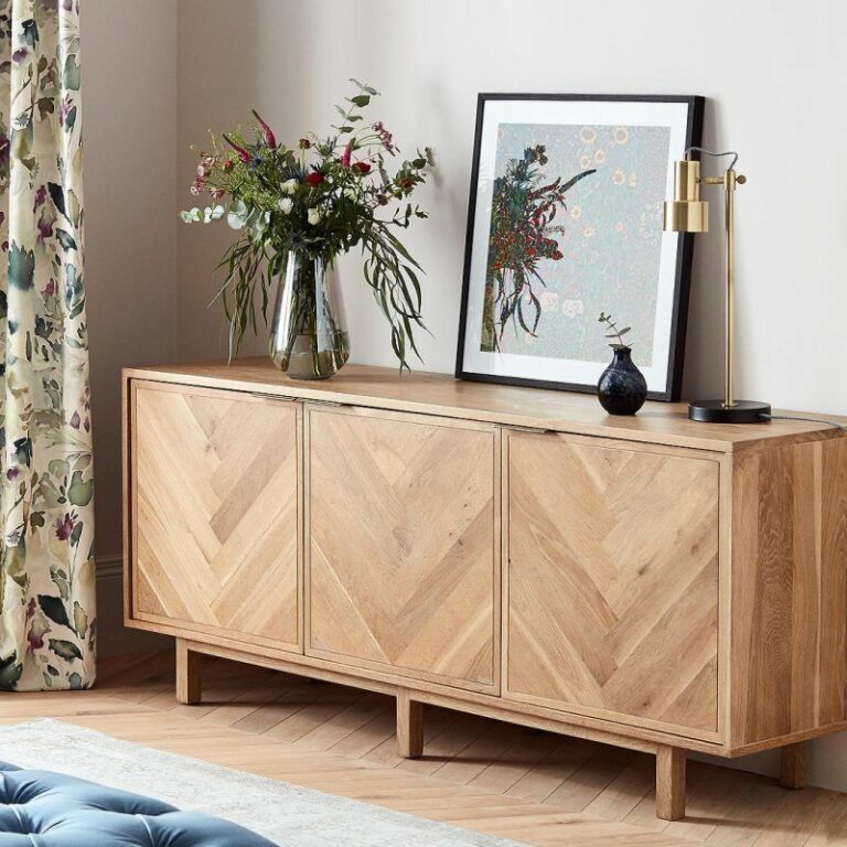 meuble bois déco salon rideau fleuris vert rose vintage