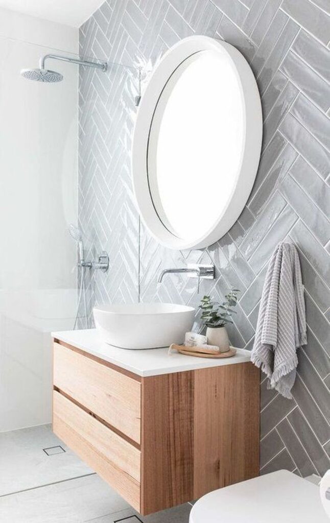 salle de bain grise meuble bois lavabo gris déco épurée lumineuse